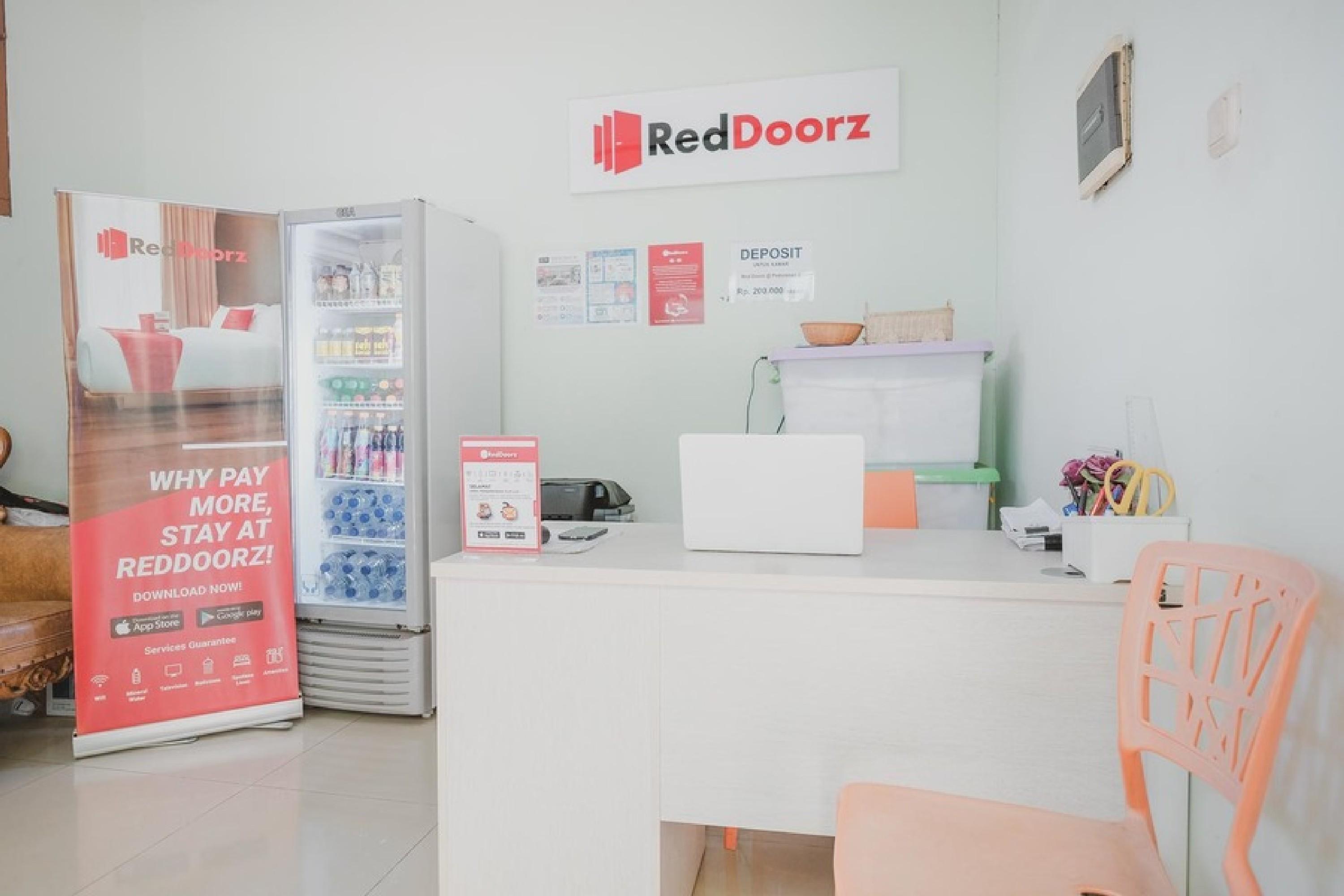 Reddoorz Plus @ Karet Pedurenan 3 Jakarta Exteriör bild