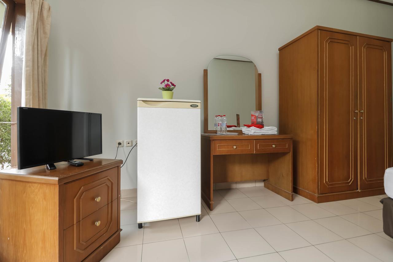 Reddoorz Plus @ Karet Pedurenan 3 Jakarta Exteriör bild