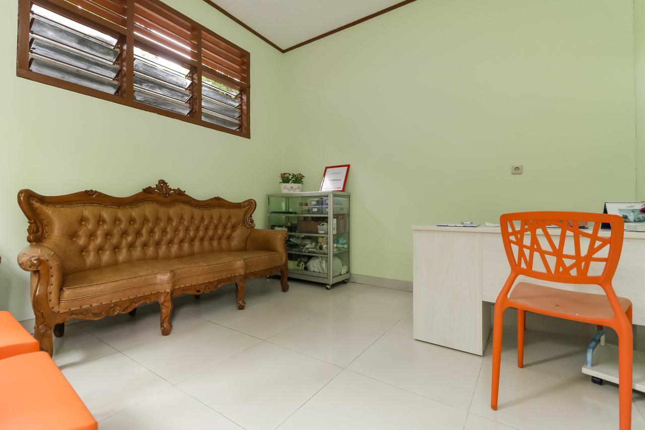 Reddoorz Plus @ Karet Pedurenan 3 Jakarta Exteriör bild