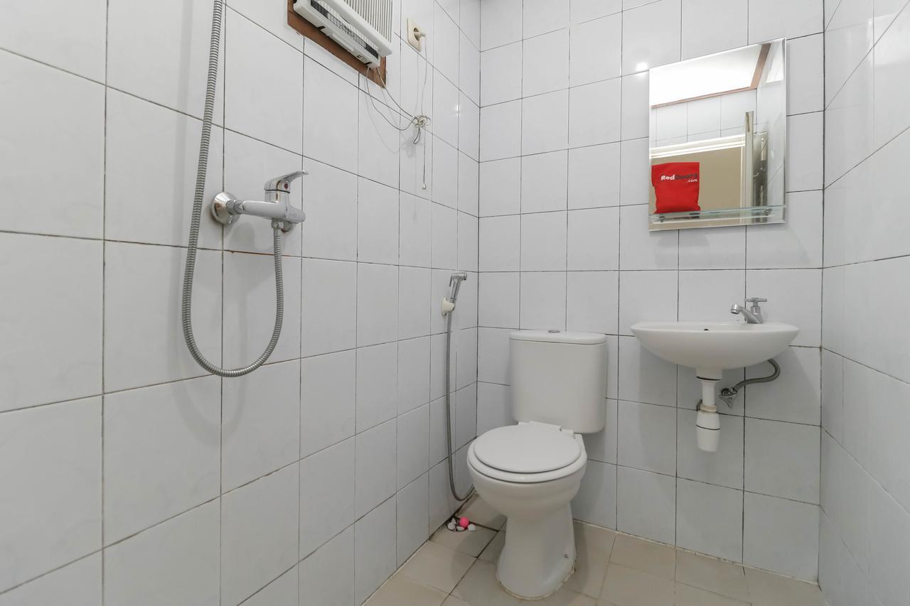 Reddoorz Plus @ Karet Pedurenan 3 Jakarta Exteriör bild