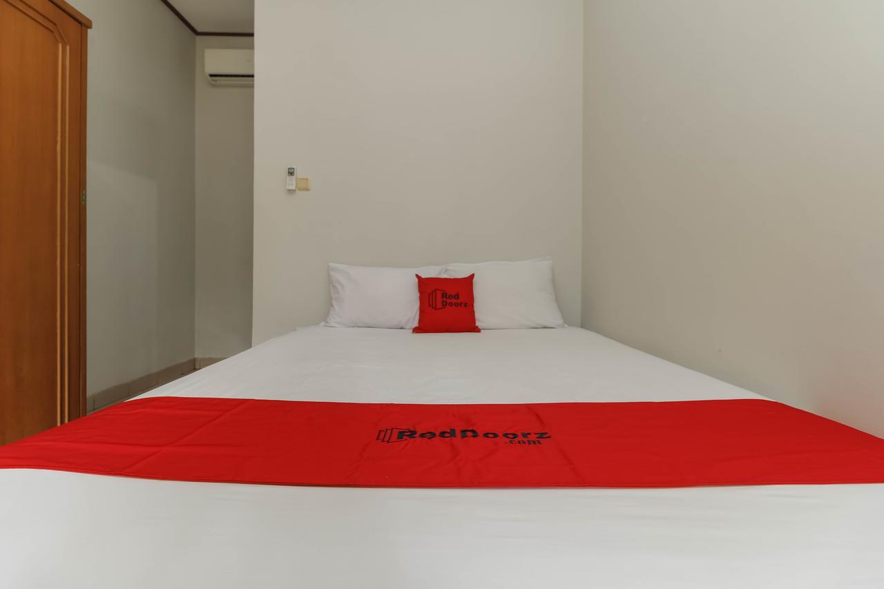 Reddoorz Plus @ Karet Pedurenan 3 Jakarta Exteriör bild