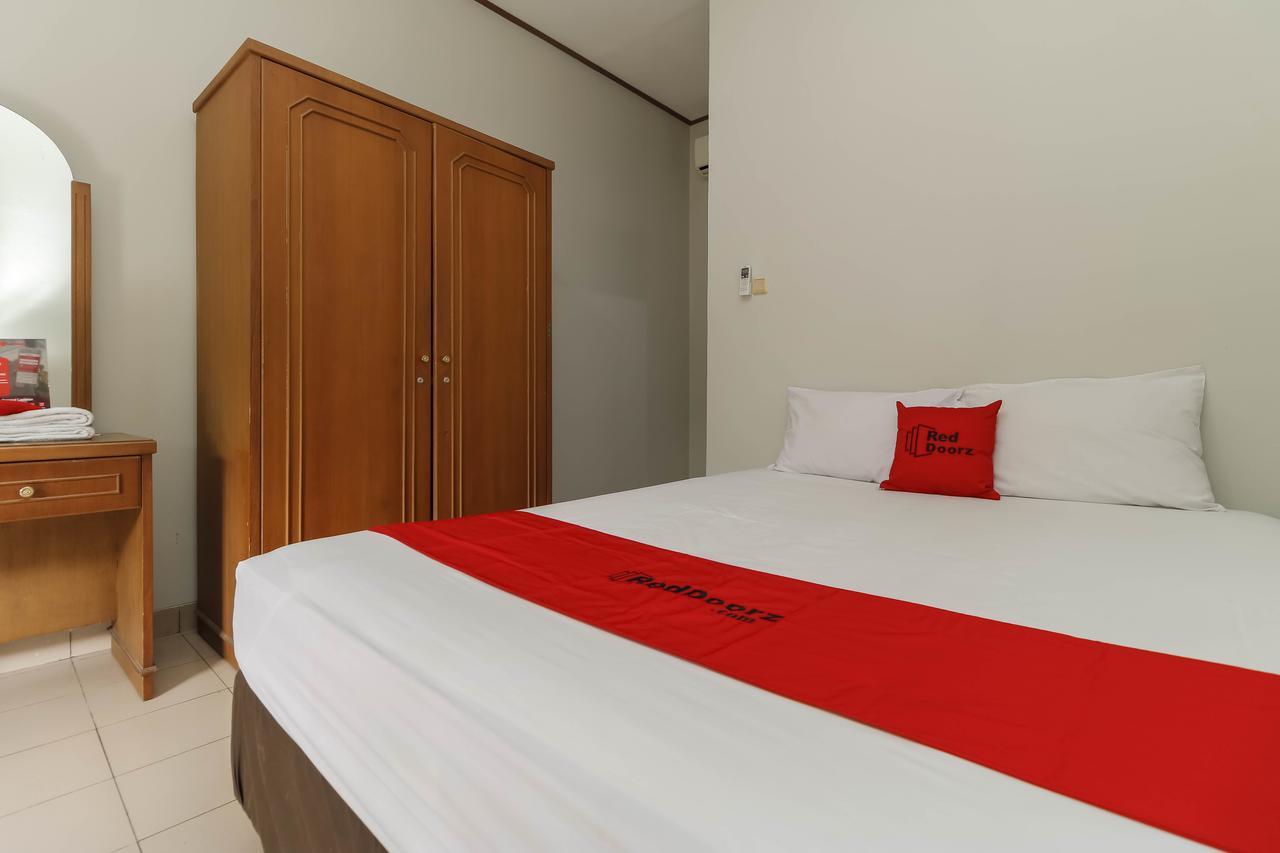 Reddoorz Plus @ Karet Pedurenan 3 Jakarta Exteriör bild