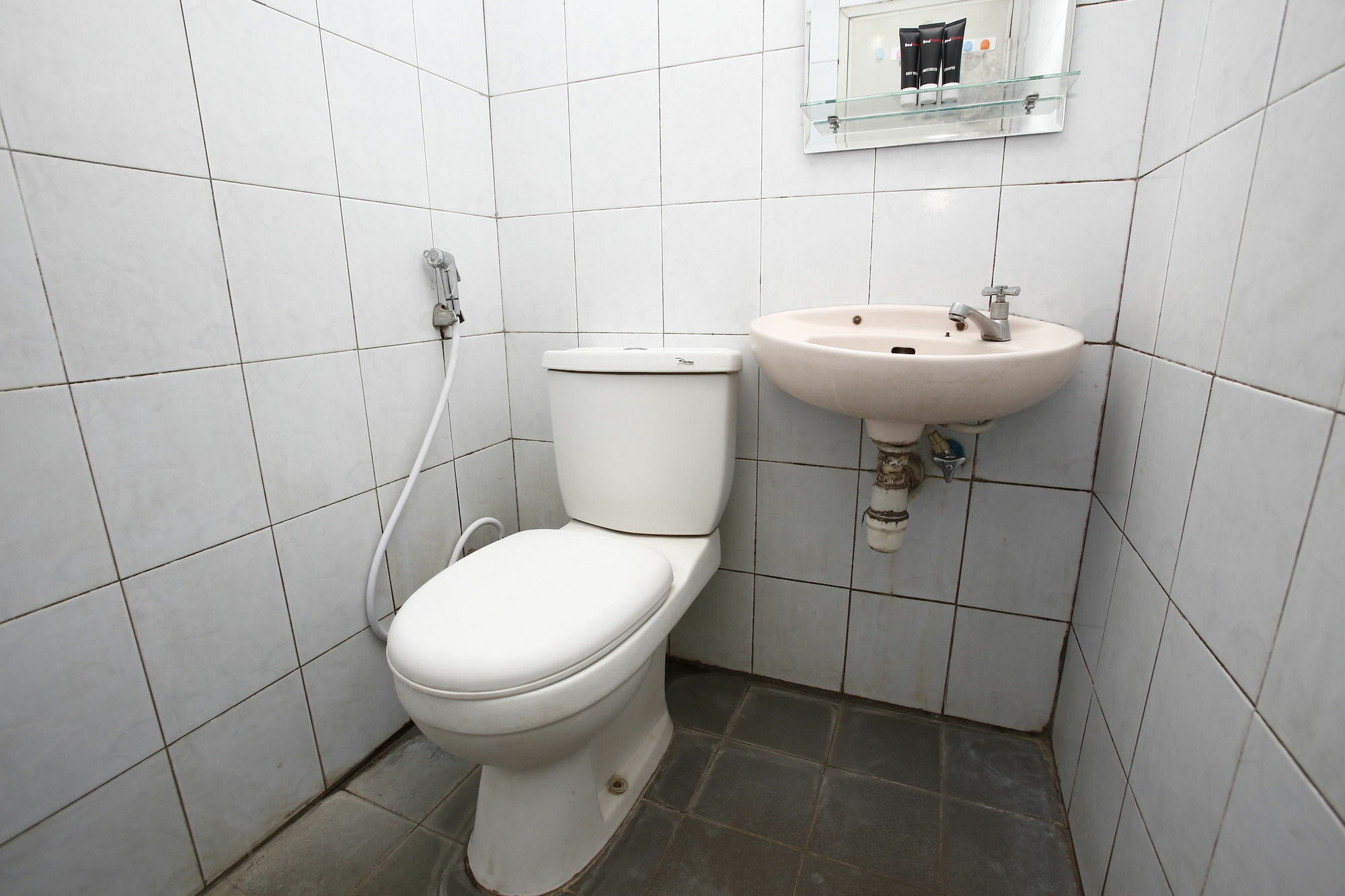 Reddoorz Plus @ Karet Pedurenan 3 Jakarta Exteriör bild