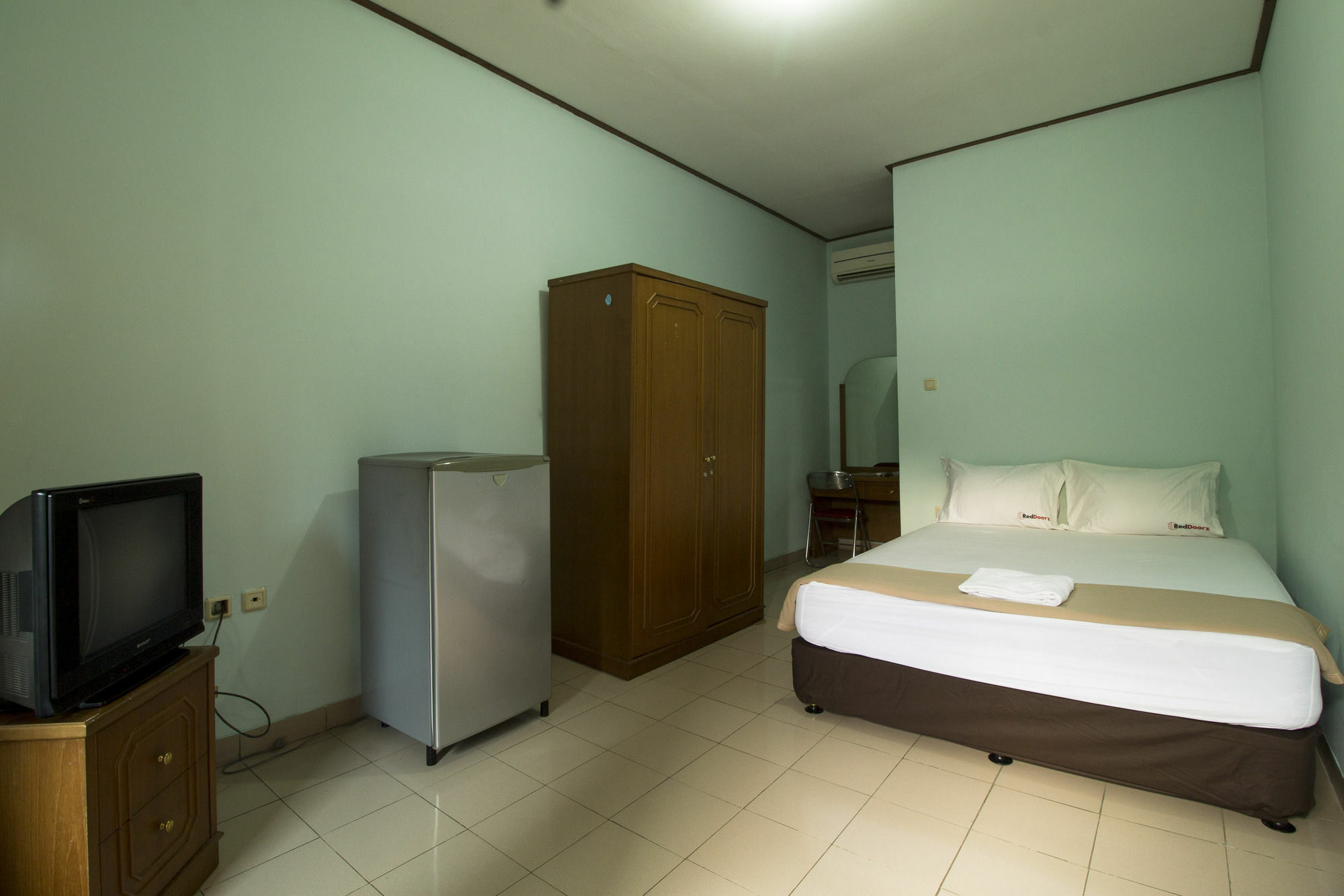 Reddoorz Plus @ Karet Pedurenan 3 Jakarta Exteriör bild