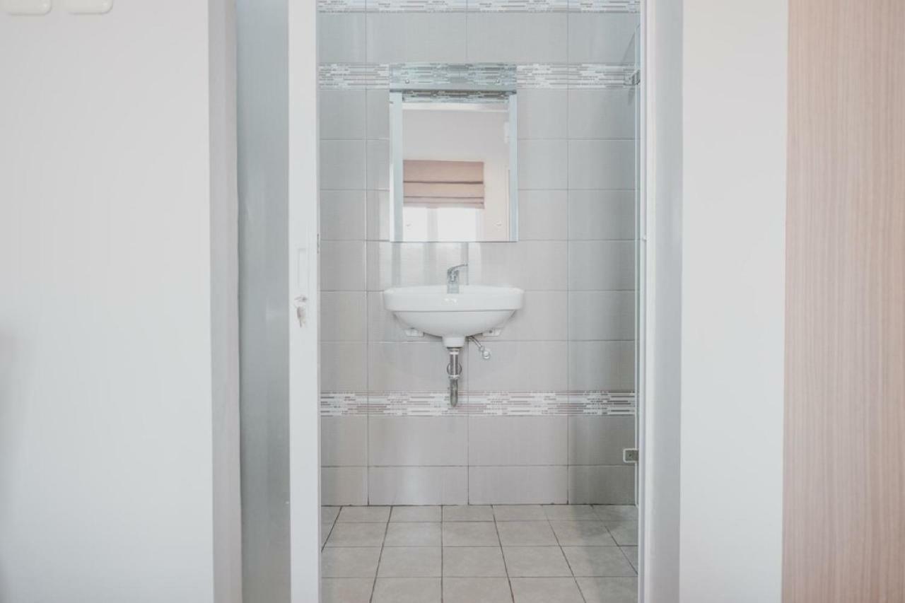 Reddoorz Plus @ Karet Pedurenan 3 Jakarta Exteriör bild