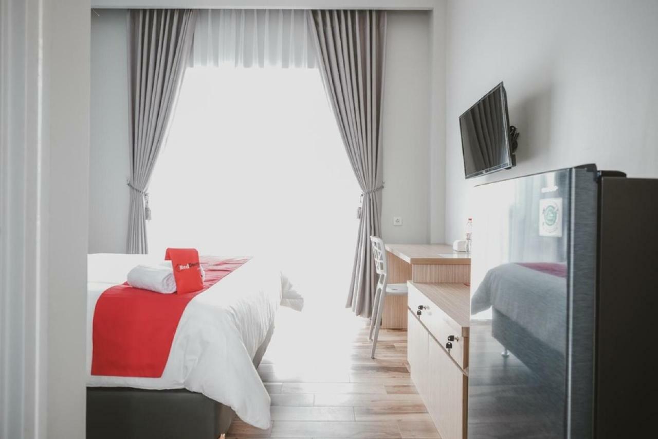Reddoorz Plus @ Karet Pedurenan 3 Jakarta Exteriör bild