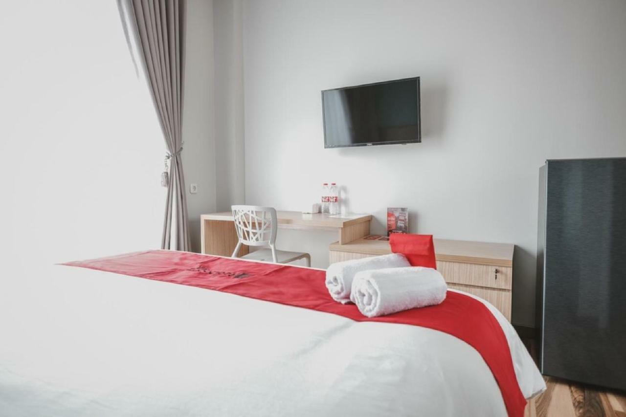 Reddoorz Plus @ Karet Pedurenan 3 Jakarta Exteriör bild